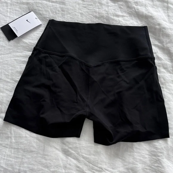 Nike Black Universa Medium Support High-Waisted 5" Bike Shorts with Pockets - Picture 14 of 14